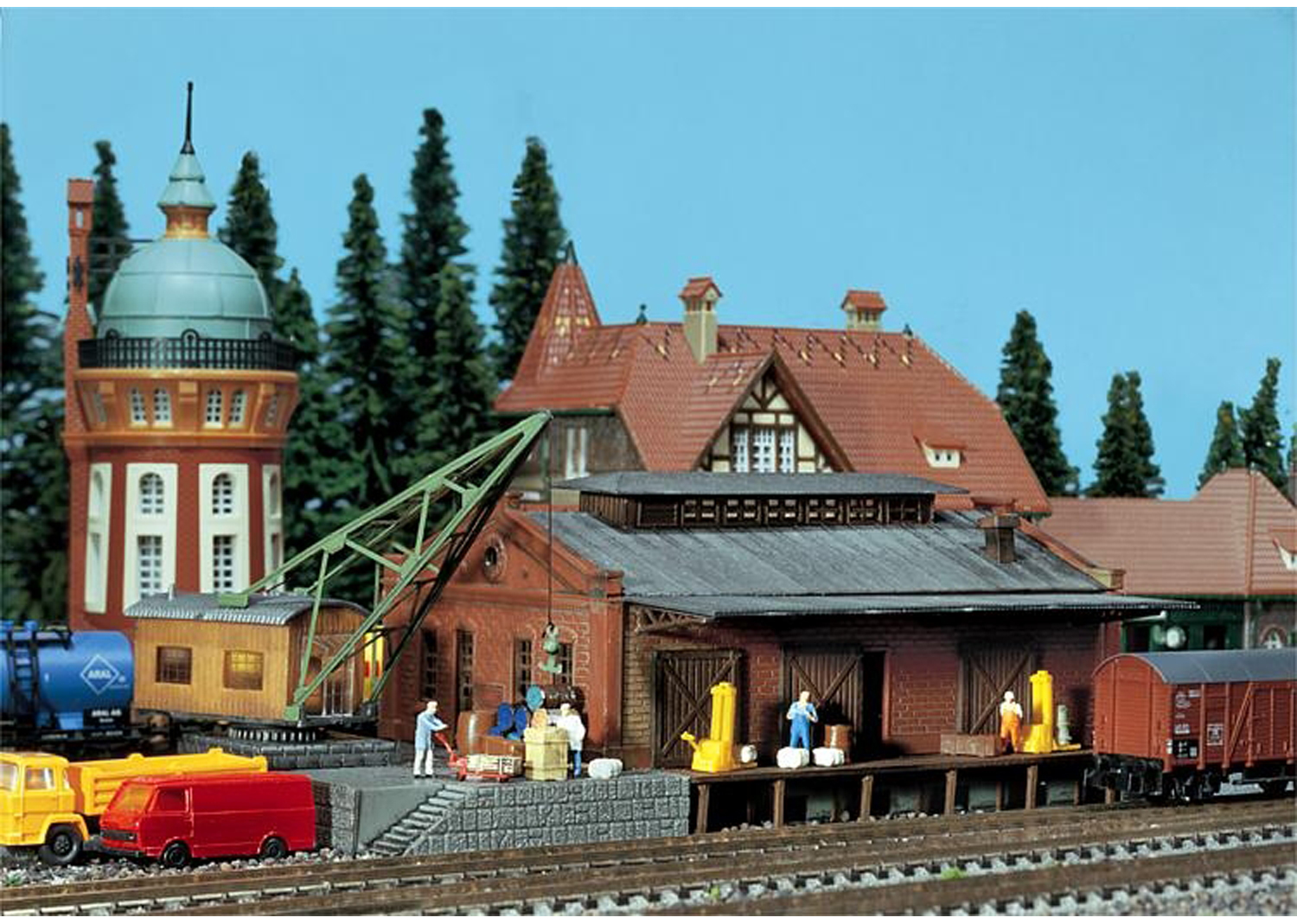 Faller N 222180 Güterhalle mit Ladekran 