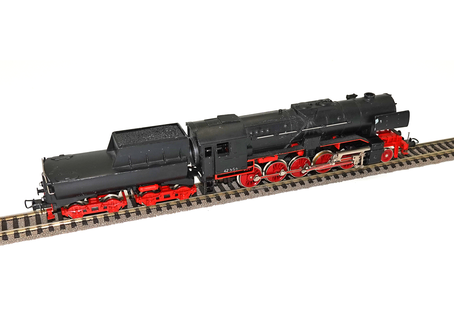 Trix International 2415 DB Güterzug-Dampflok BR 42