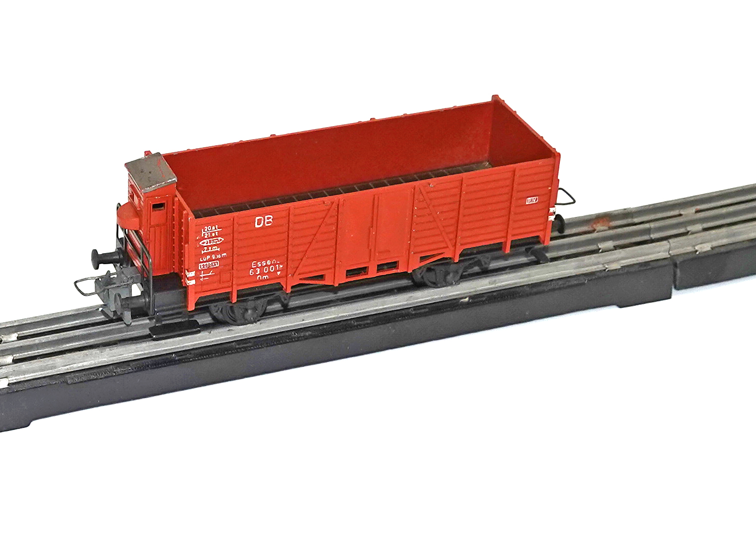 Trix Express 3416 off. Güterwagen mit Bremserhaus braun