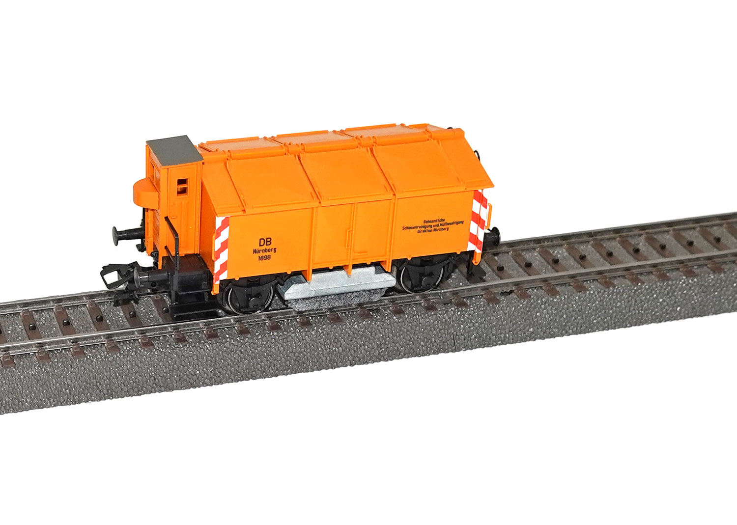 Trix 24090 DB Schienenreinigungswagen orange 