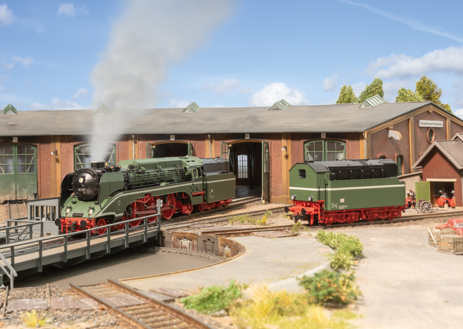 Trix 25020 DR/DDR Dampflokomotive 18 201 